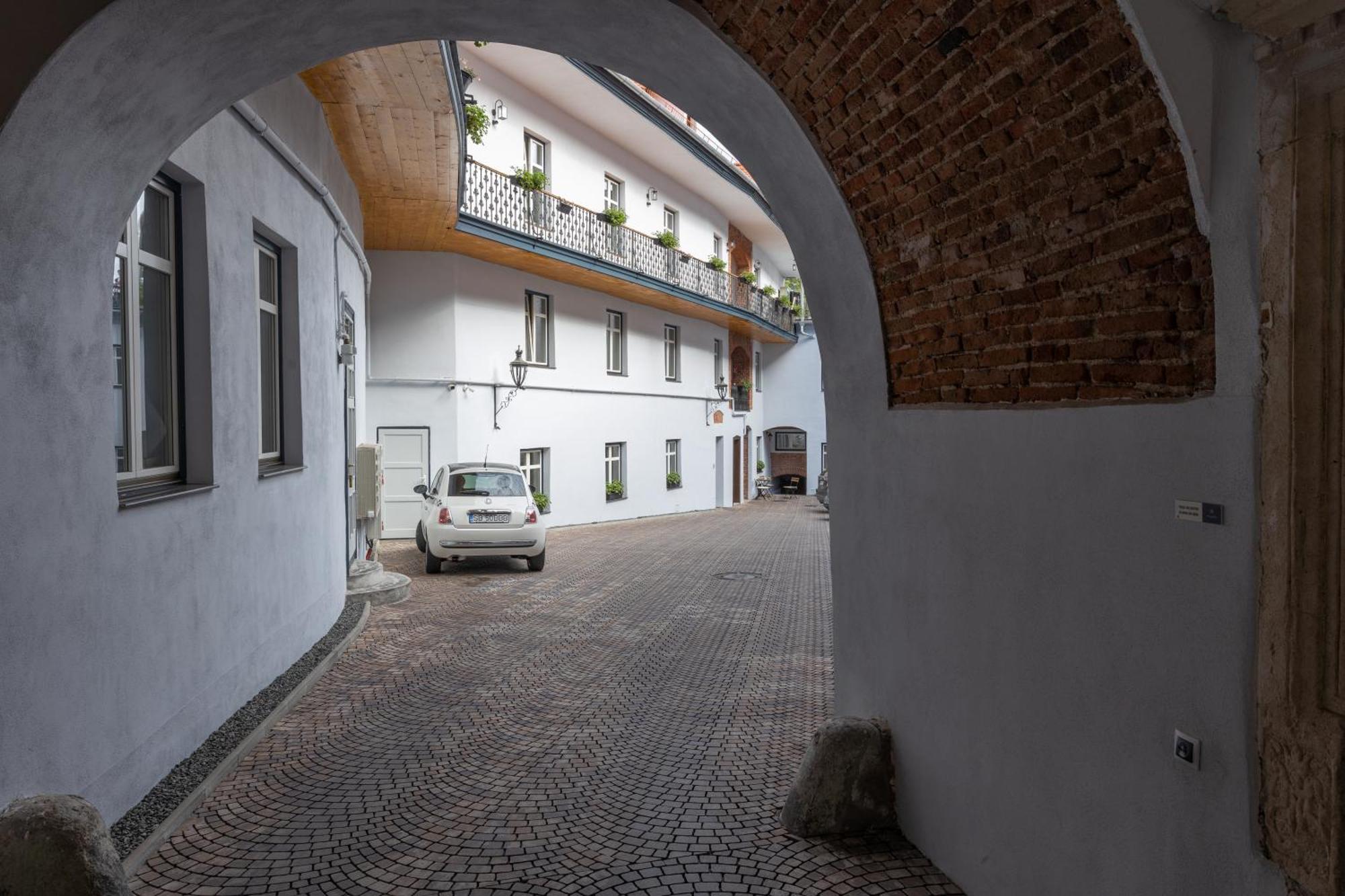 Magister Seven Bed and Breakfast Sibiu Exteriör bild
