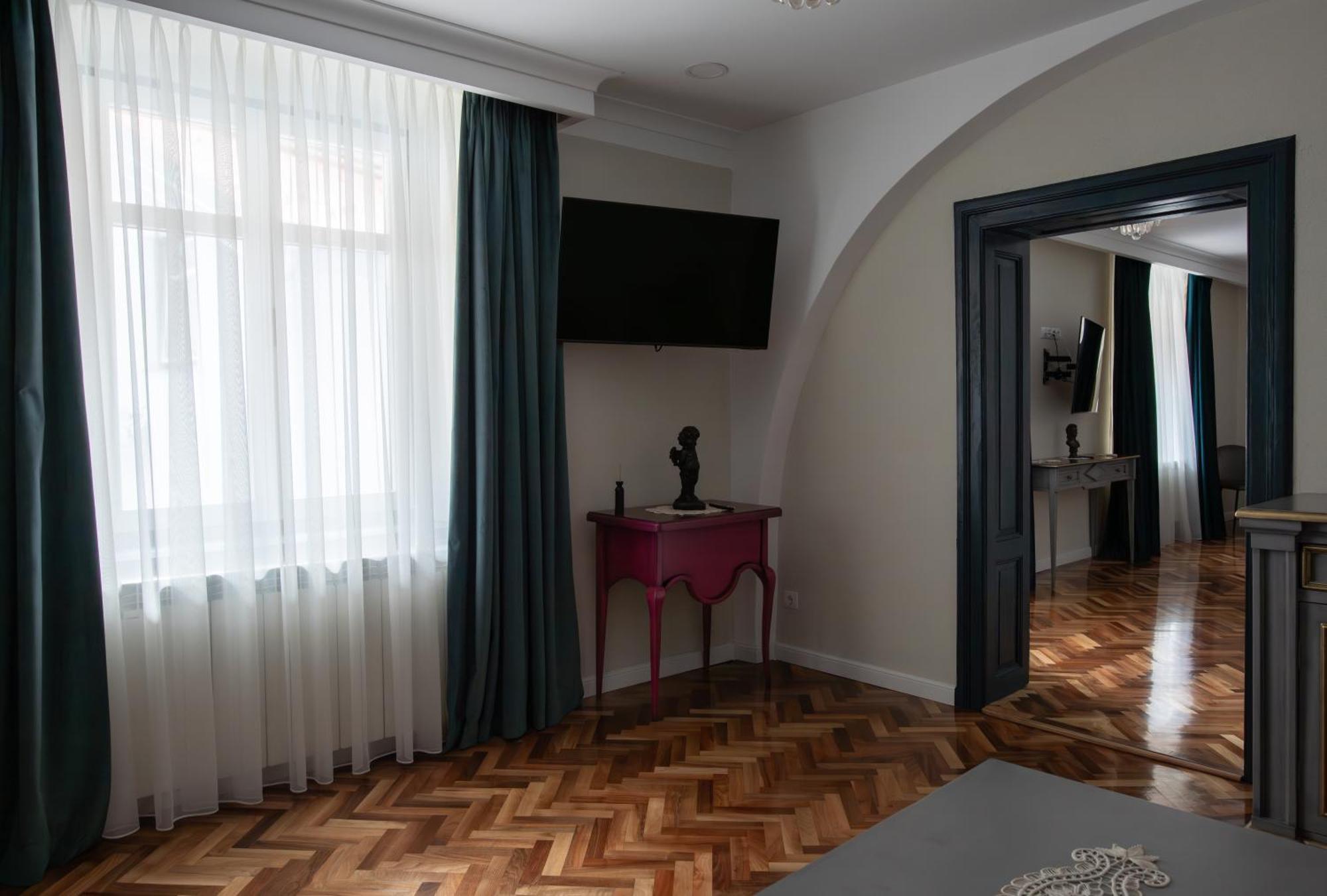 Magister Seven Bed and Breakfast Sibiu Exteriör bild