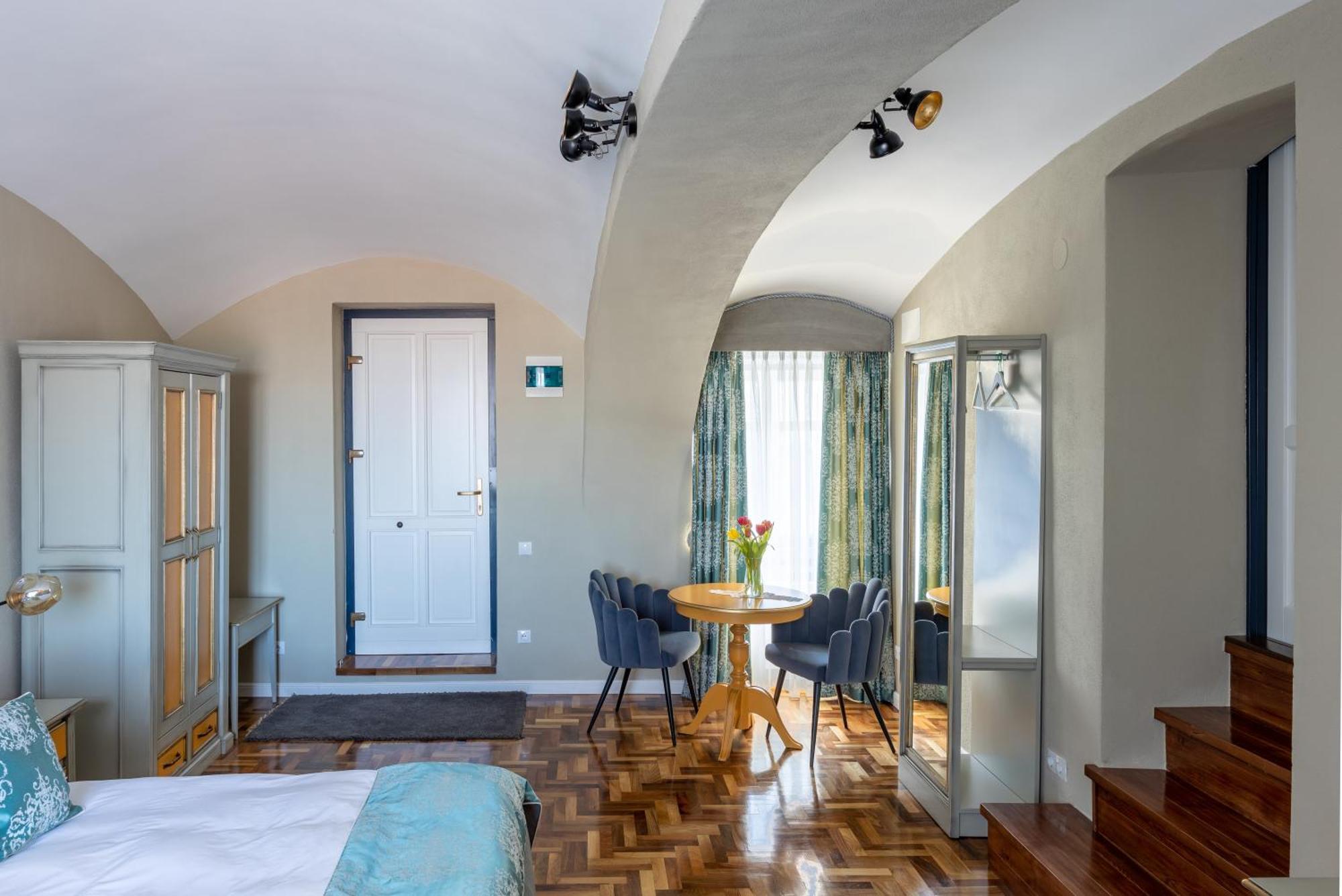Magister Seven Bed and Breakfast Sibiu Exteriör bild